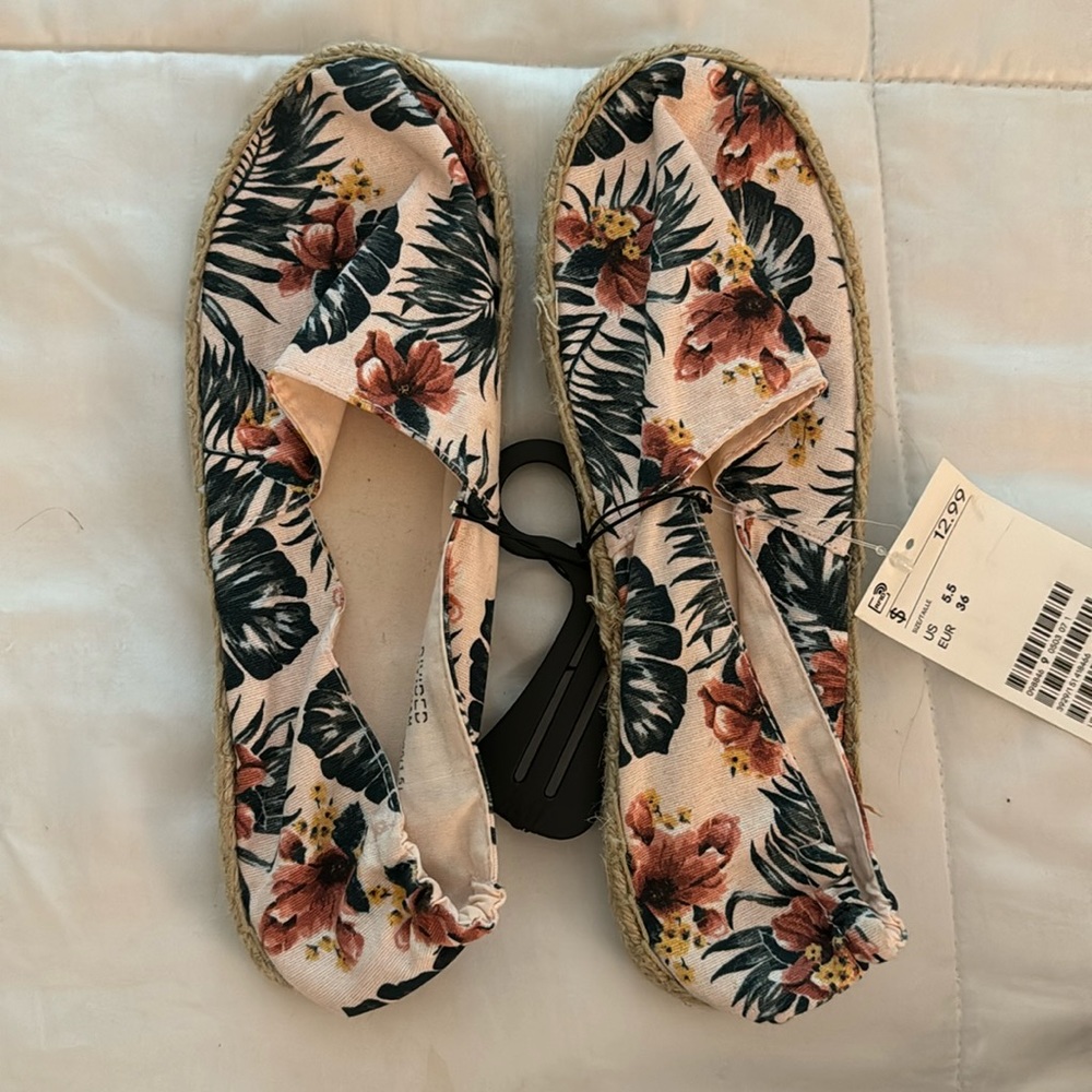 NWT H&M Tropical Espadrilles